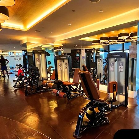 The Gramercy Residences Manila Esterno foto