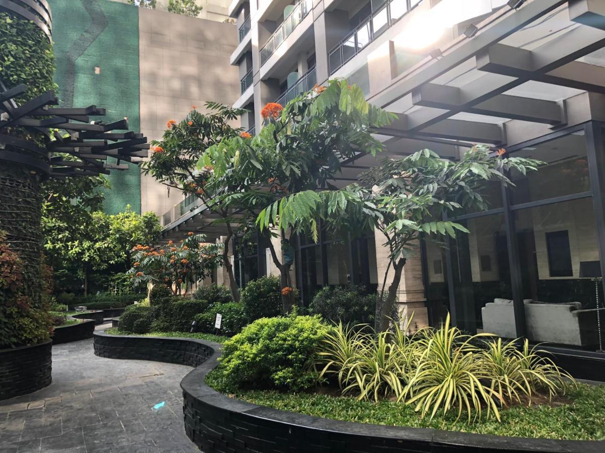 The Gramercy Residences Manila Esterno foto