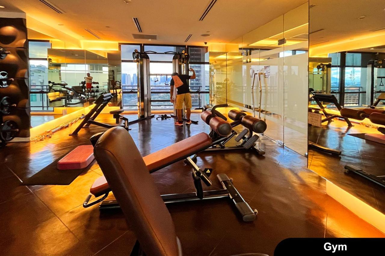 The Gramercy Residences Manila Esterno foto